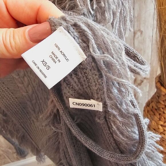 New York and Company gray poncho - Picture 7 of 9